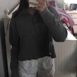 xs hollister cropped shirt